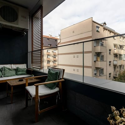 Location longue durée d’un appartement élégant de 3 pièces, 88 m², Skyline Residence, Belgrade, Serbie